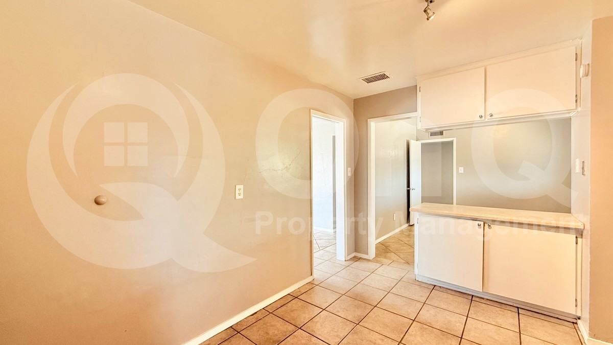 2131 W Luke Ave - Photo 6 of 21