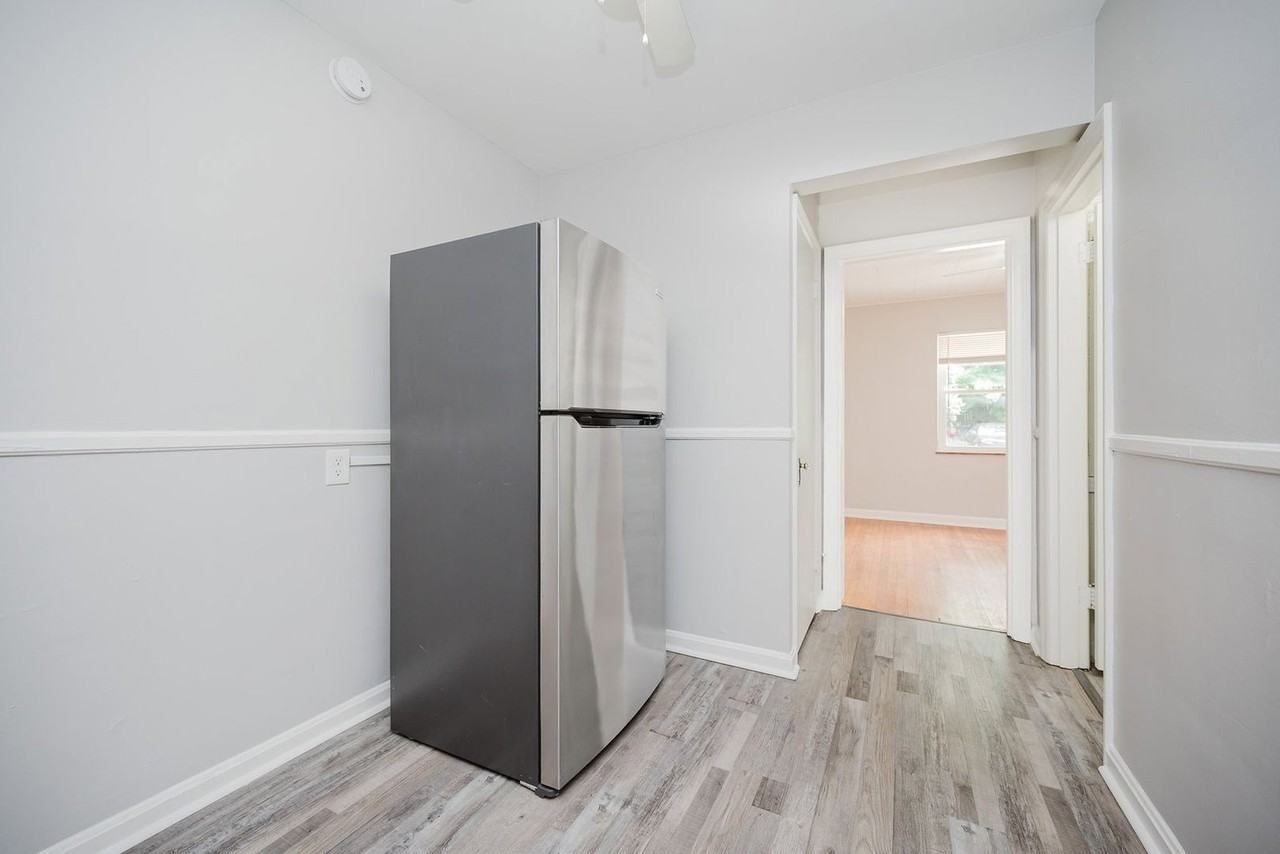 5828 Ridge Ave #6 - Photo 4 of 10