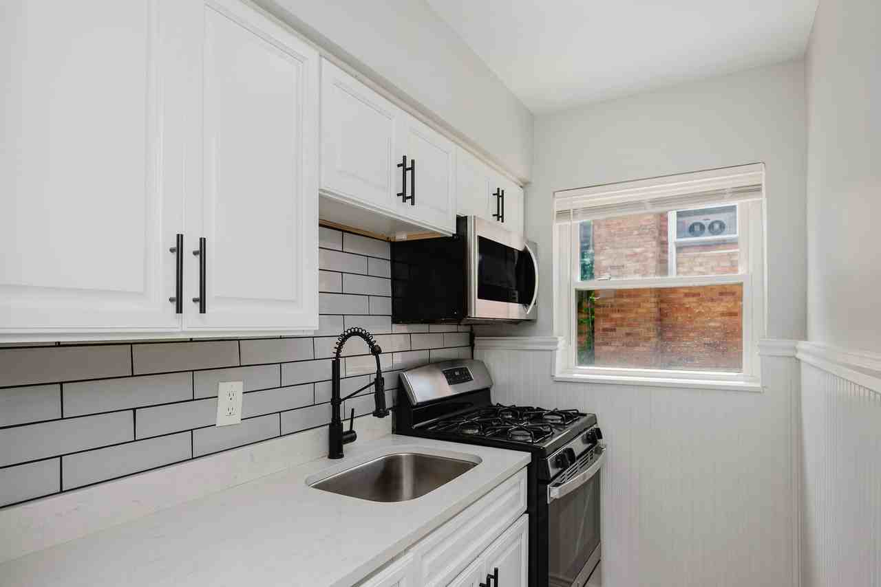 5828 Ridge Ave #6 - Photo 5 of 10