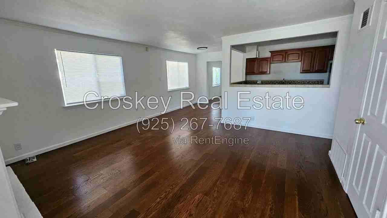 1970 Sunshine Dr - Photo 3 of 16