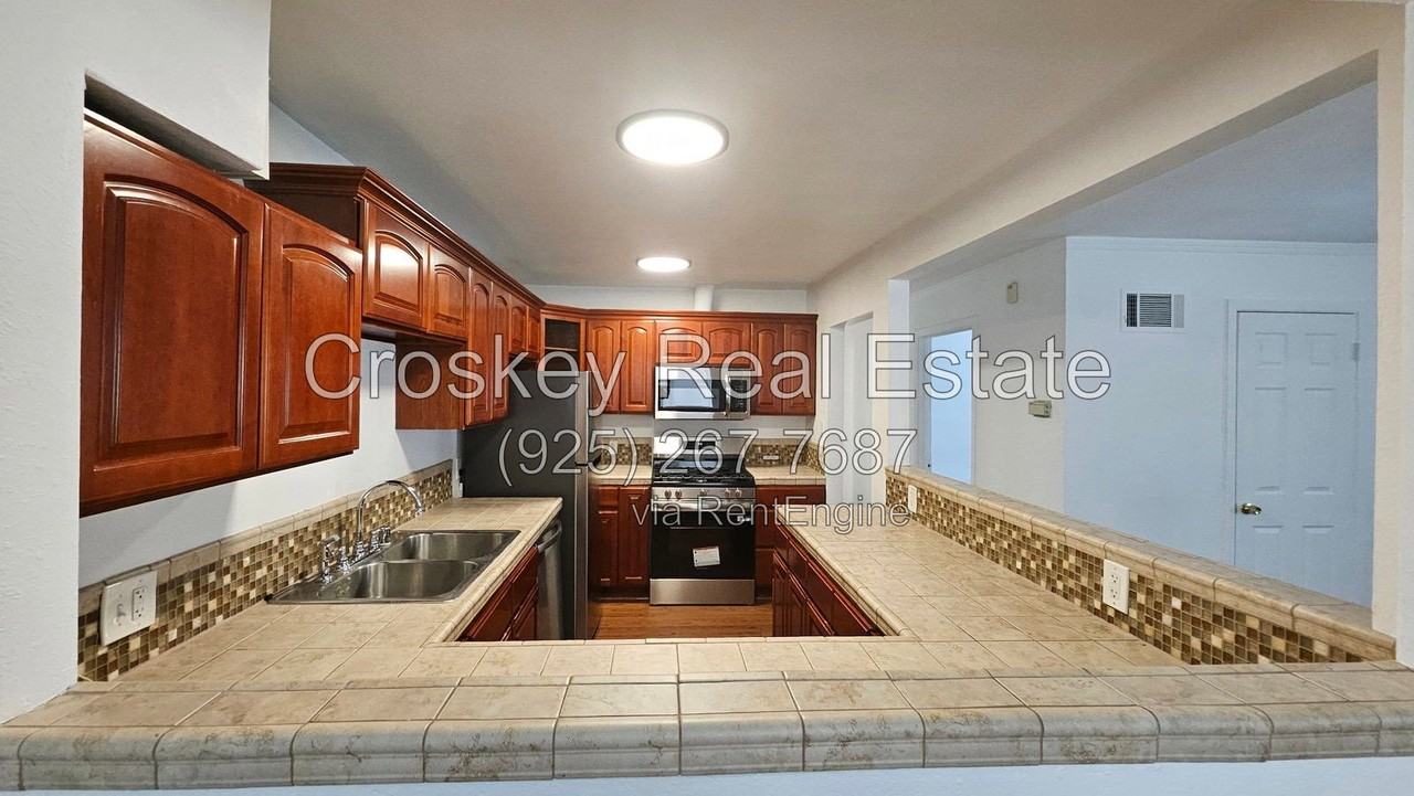 1970 Sunshine Dr - Photo 5 of 16