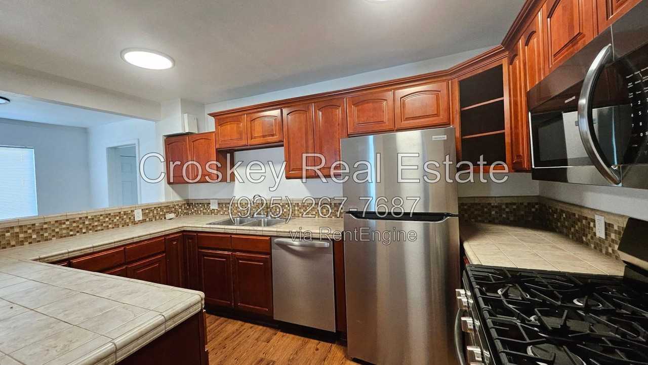 1970 Sunshine Dr - Photo 6 of 16