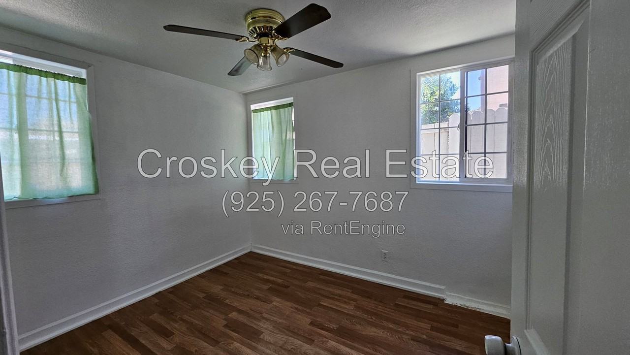 463 E 9th St #B - Photo 5 of 9