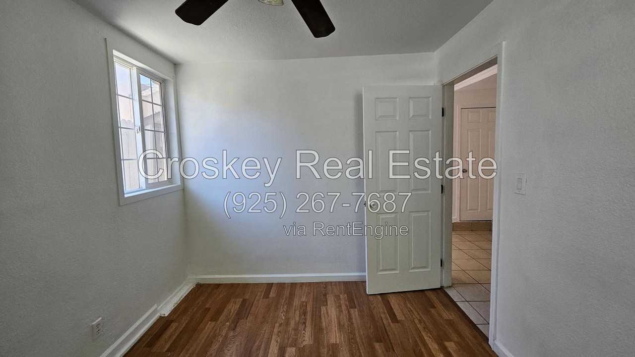 463 E 9th St #B - Photo 6 of 9