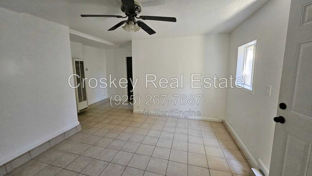 463 E 9th St #B - Photo 7 of 9