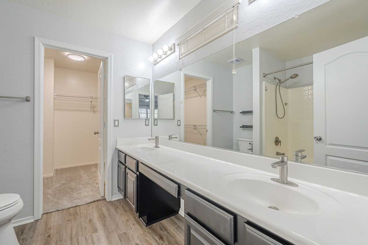 3866 W Belle Ave - Photo 5 of 37