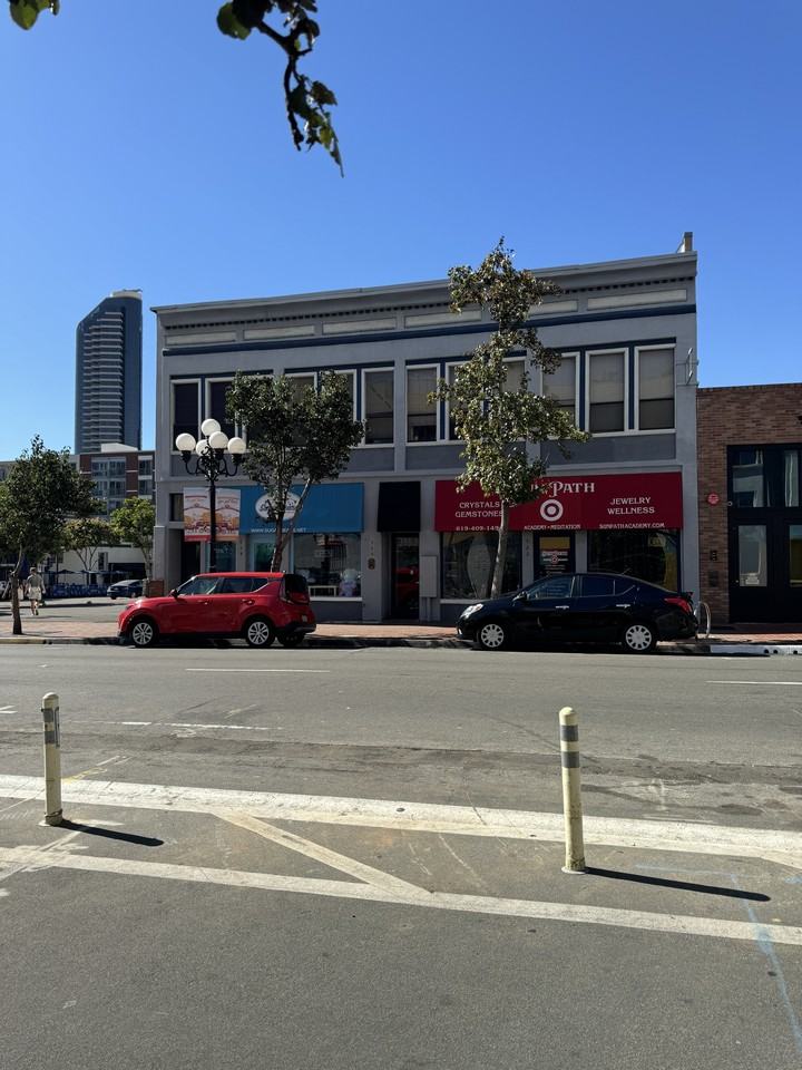 520 6th Ave #A - Photo 3 of 3