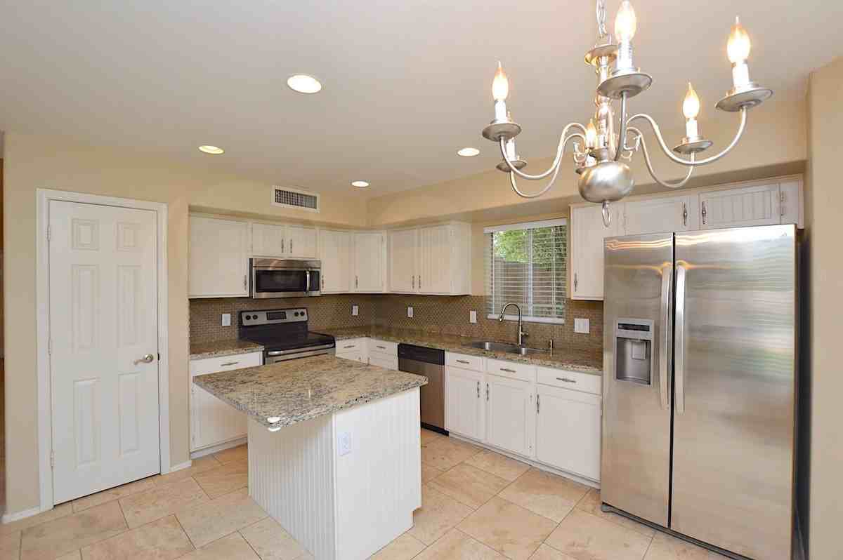 1283 W Cindy St - Photo 3 of 17