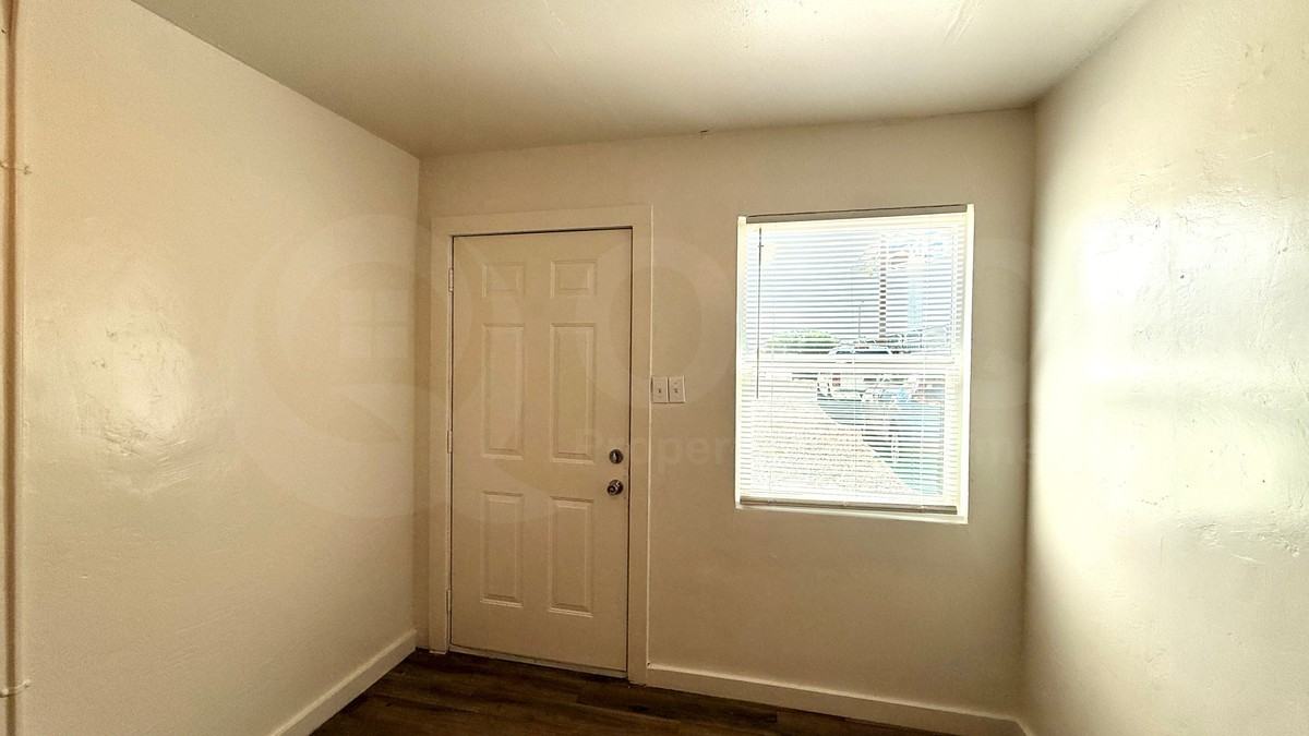7040 Nw Grand Ave #9 - Photo 5 of 12