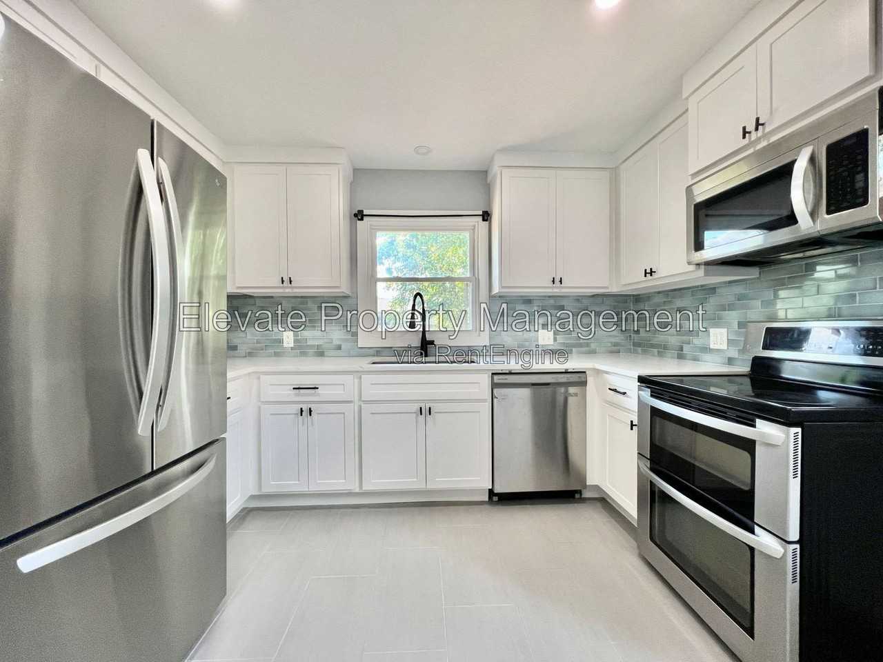 2924 Nw 71st St - Photo 7 of 24