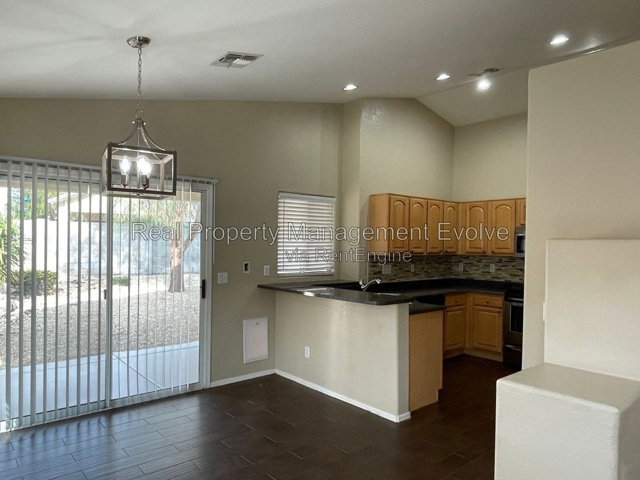 8172 W Mary Ann Dr - Photo 3 of 20