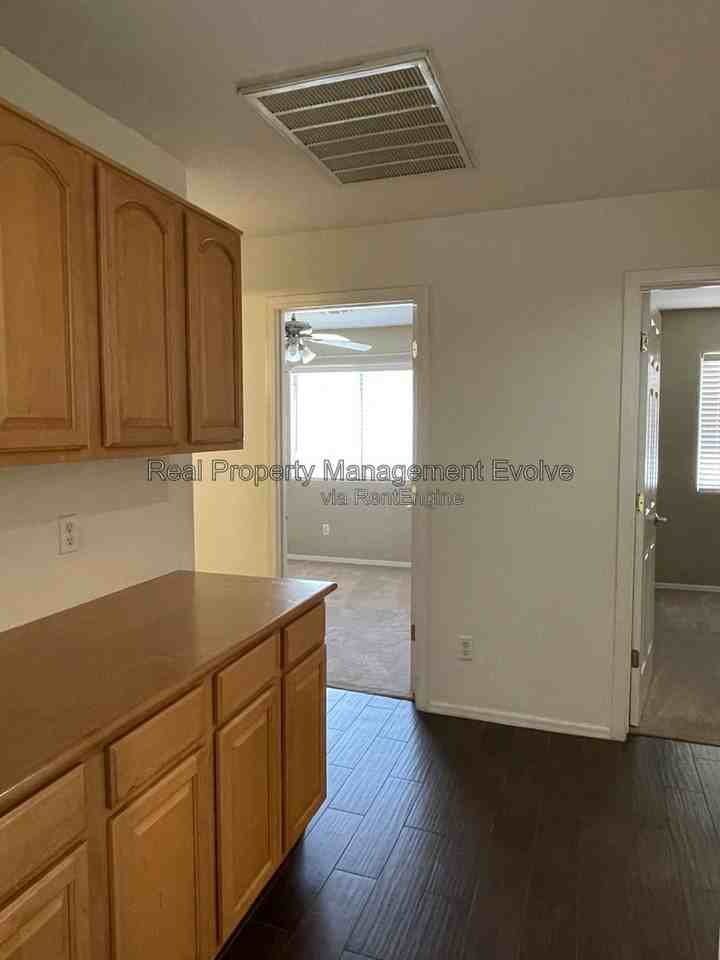 8172 W Mary Ann Dr - Photo 6 of 20