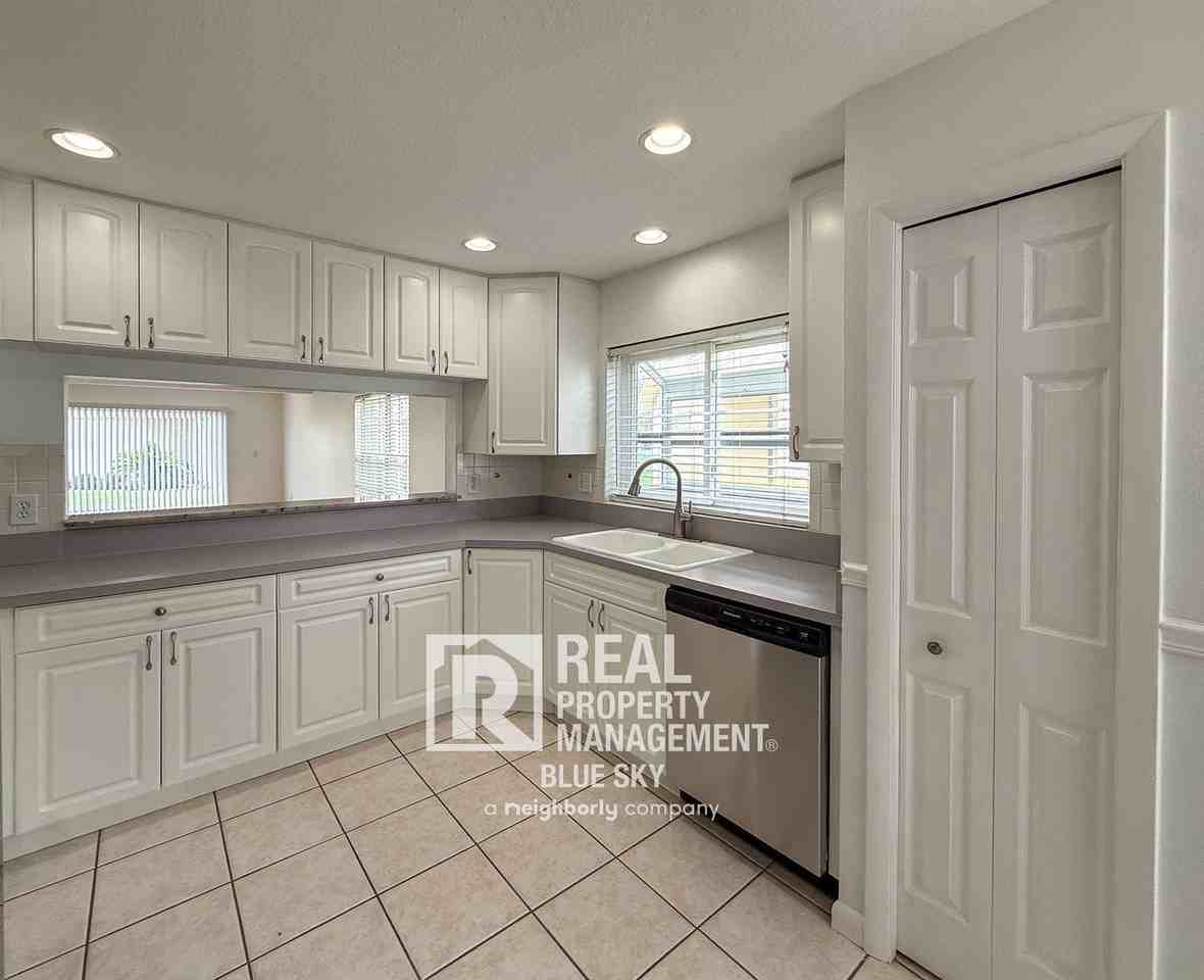 6554 Gentle Ben Cir - Photo 4 of 25