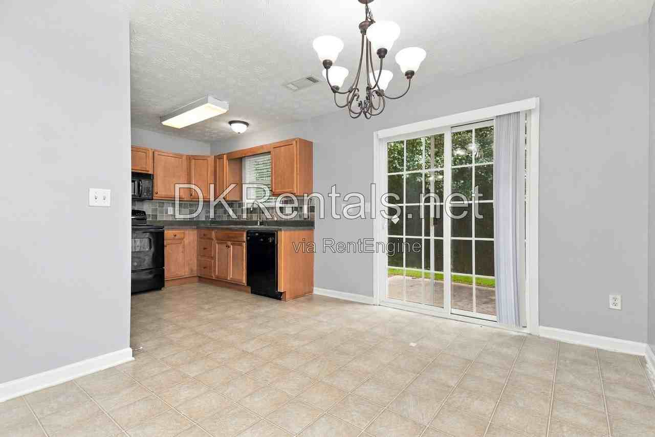 935 Magnolia Gardens Walk - Photo 4 of 15