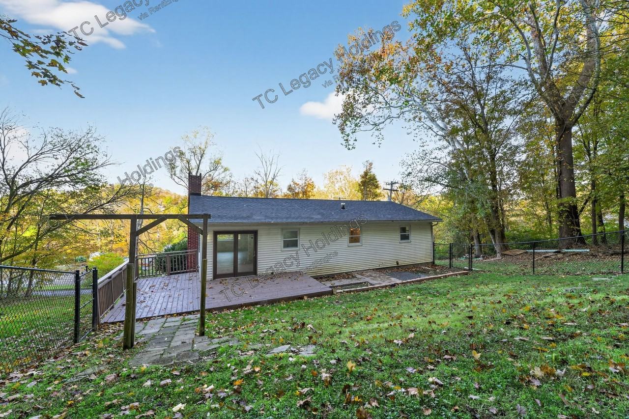 320 Diamond Ave - Photo 3 of 31