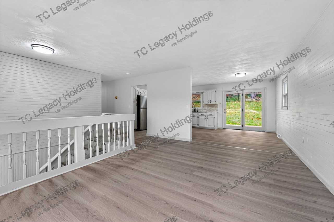 320 Diamond Ave - Photo 5 of 31