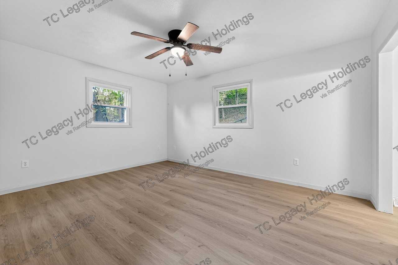 320 Diamond Ave - Photo 6 of 31