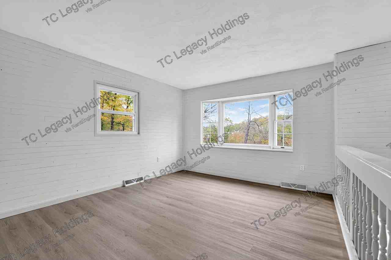 320 Diamond Ave - Photo 7 of 31
