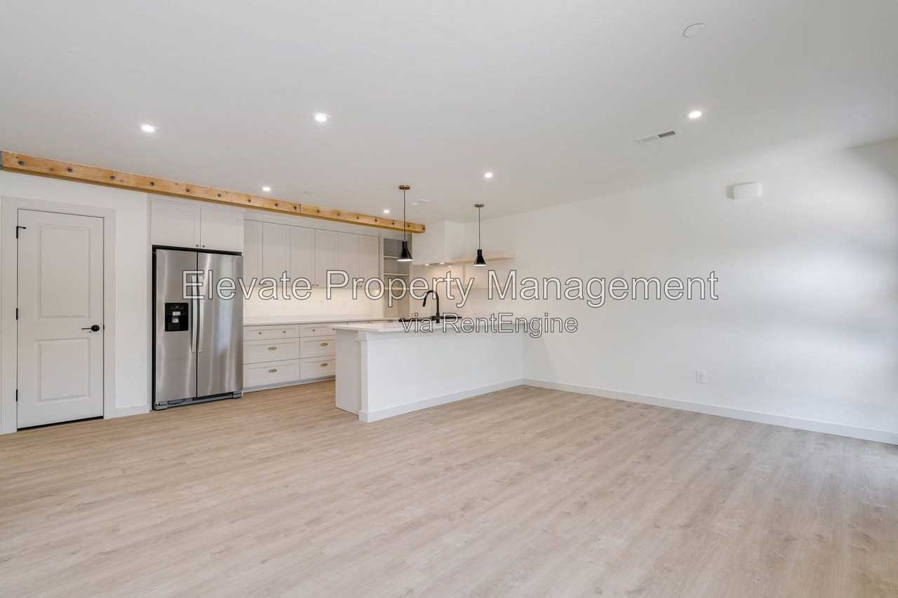 844 Nw 43rd St #104 - Photo 2 of 9