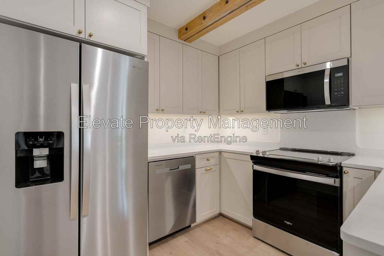 844 Nw 43rd St #104 - Photo 4 of 9
