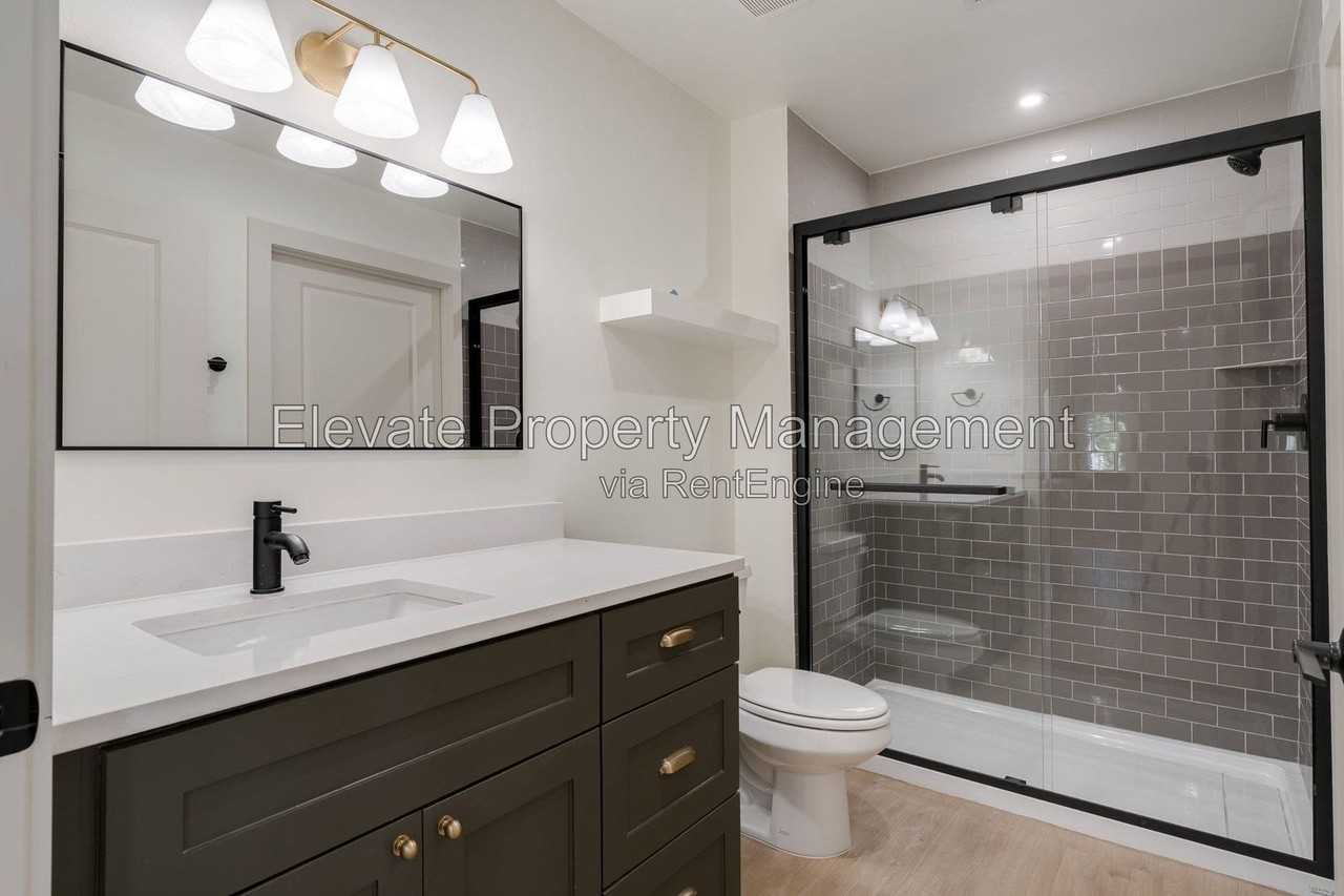 844 Nw 43rd St #104 - Photo 5 of 9