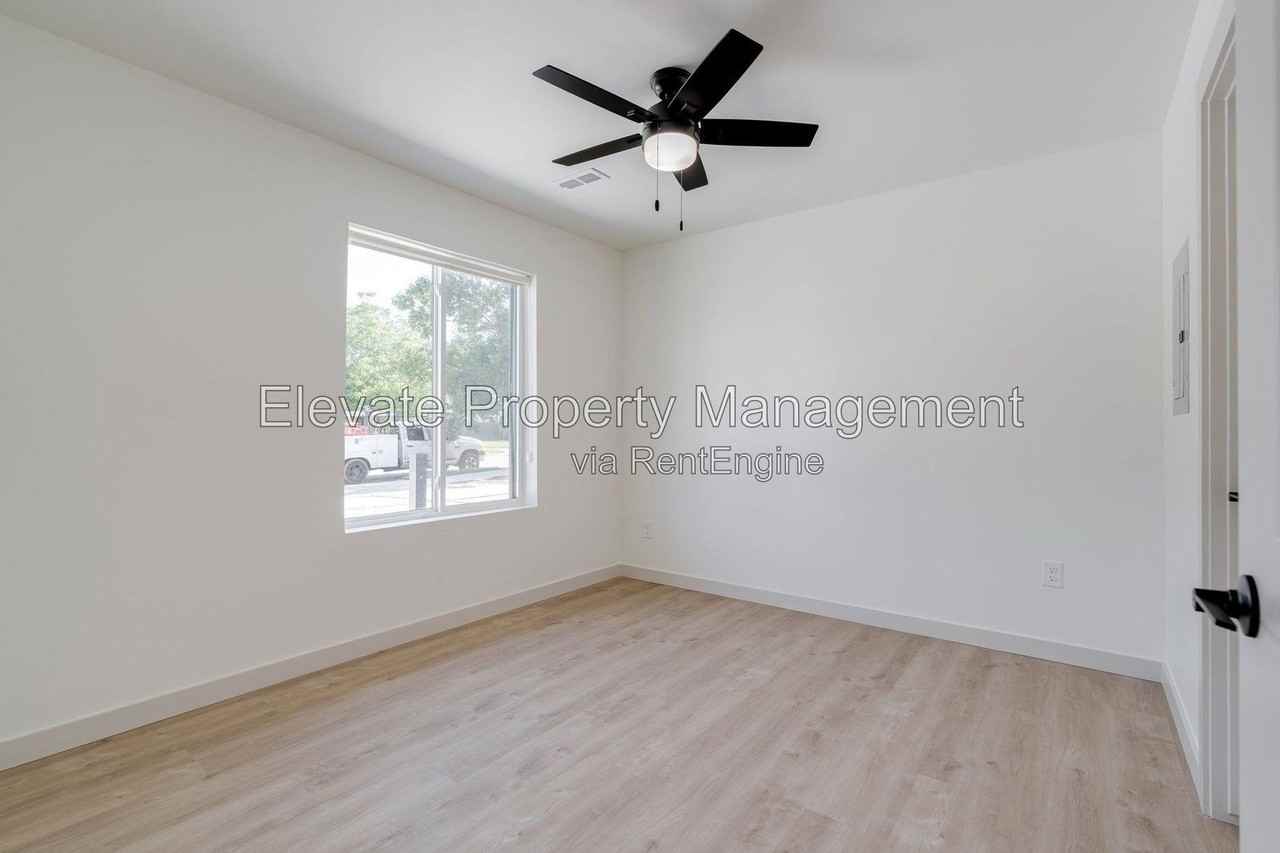844 Nw 43rd St #104 - Photo 6 of 9