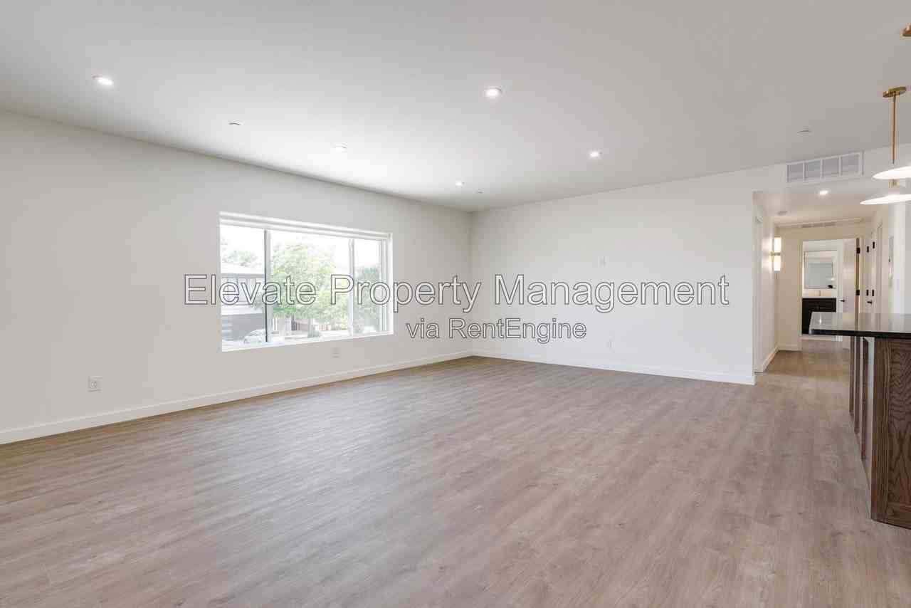 844 Nw 43rd St #301 - Photo 4 of 11