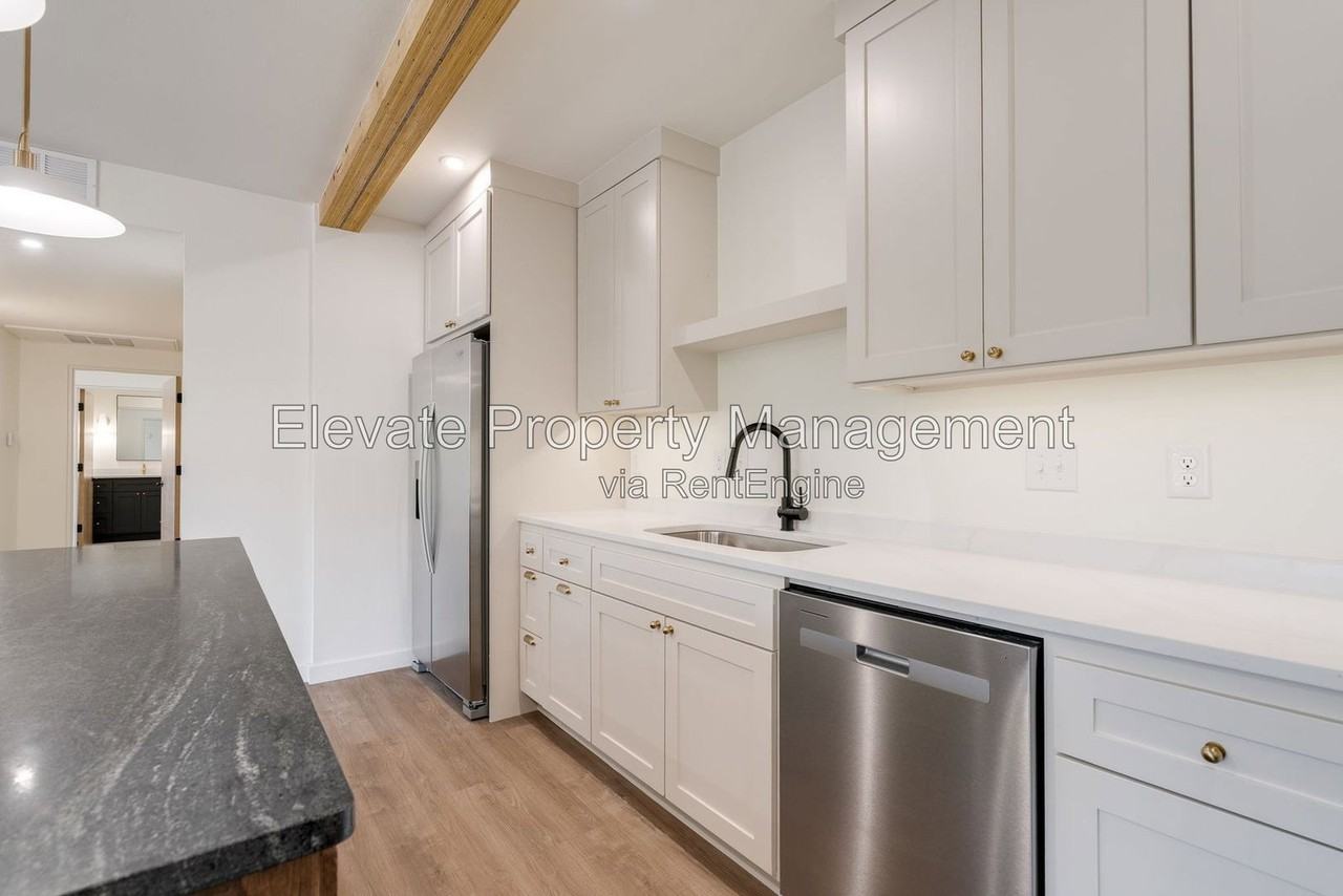 844 Nw 43rd St #301 - Photo 5 of 11