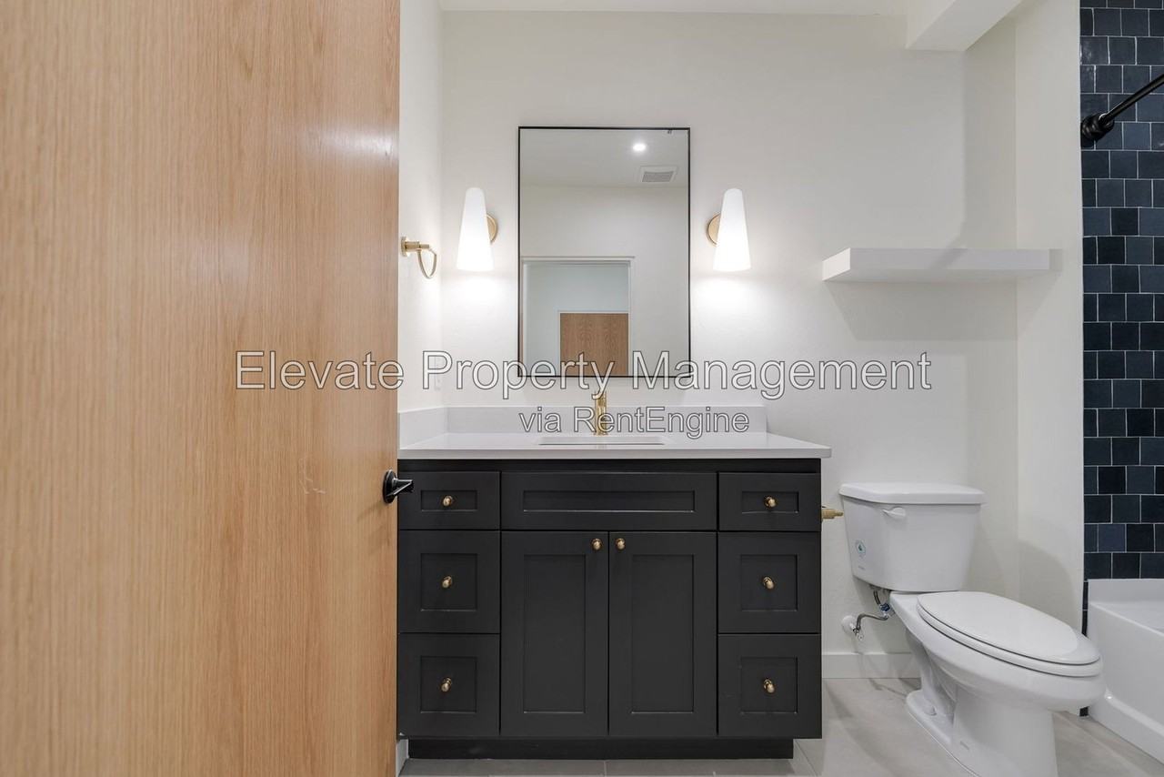 844 Nw 43rd St #301 - Photo 7 of 11