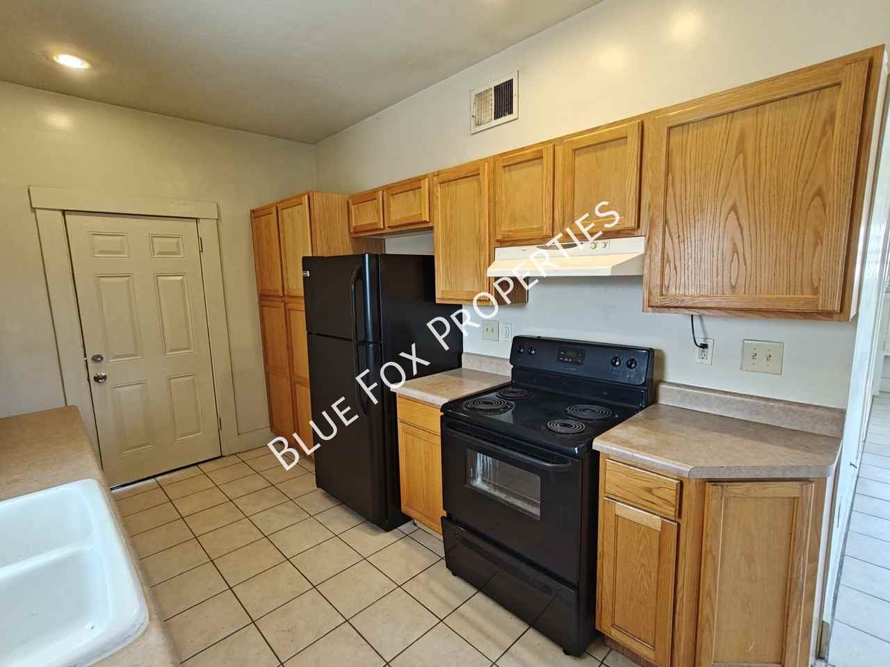 1501 N 6th Ave - Photo 5 of 33