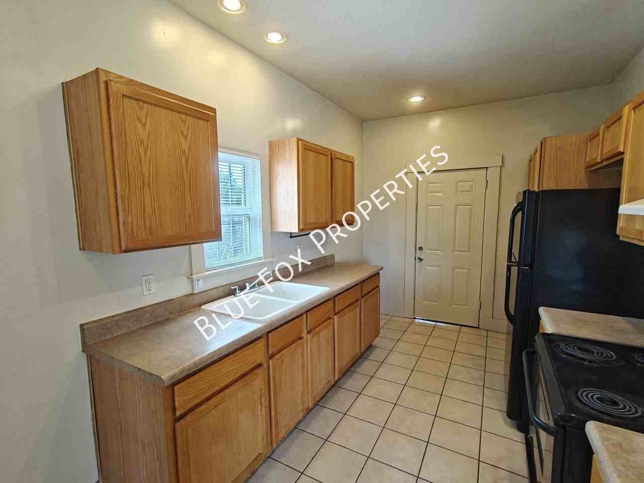 1501 N 6th Ave - Photo 6 of 33
