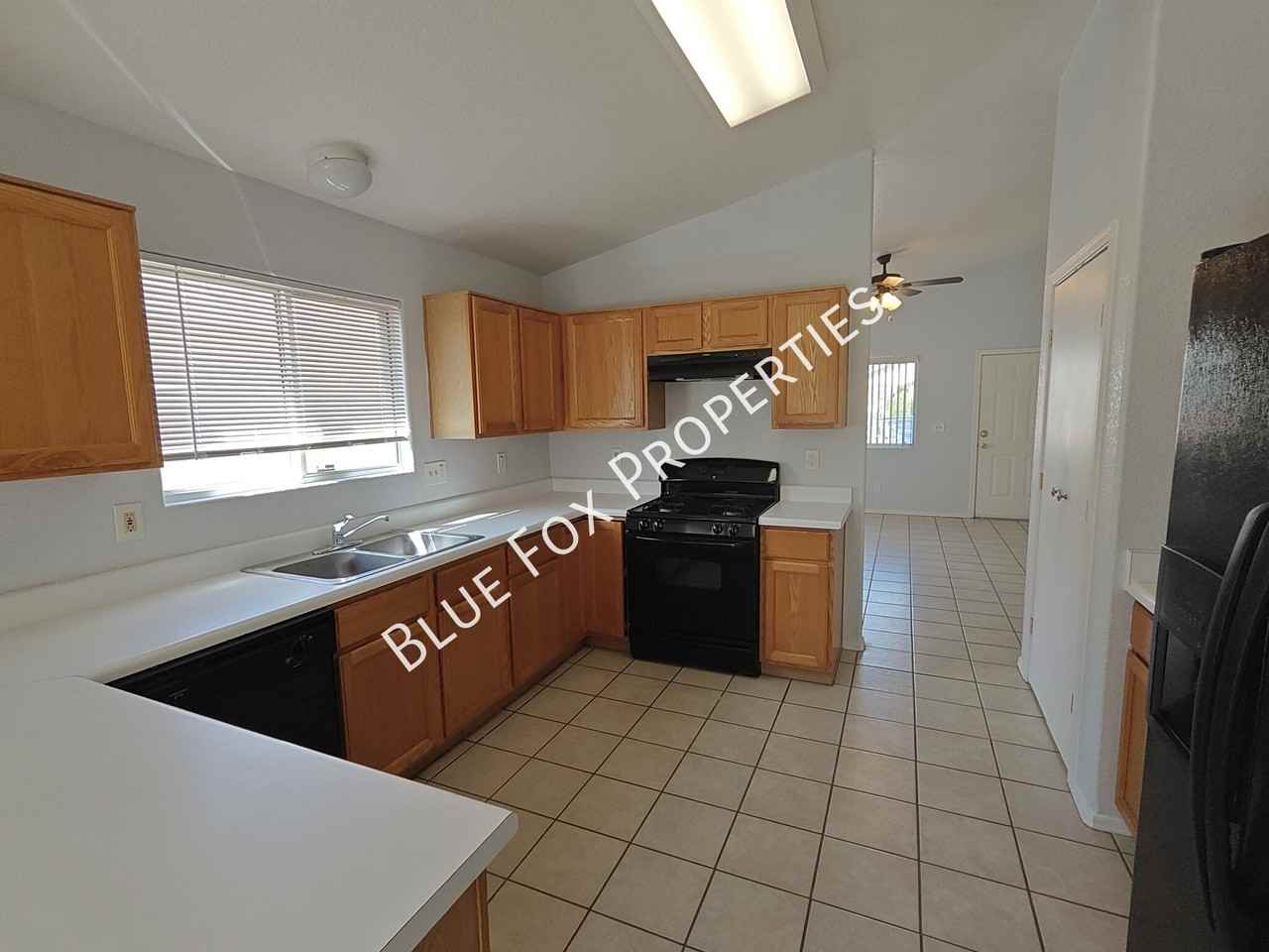 7960 S Lennox Ln - Photo 2 of 42