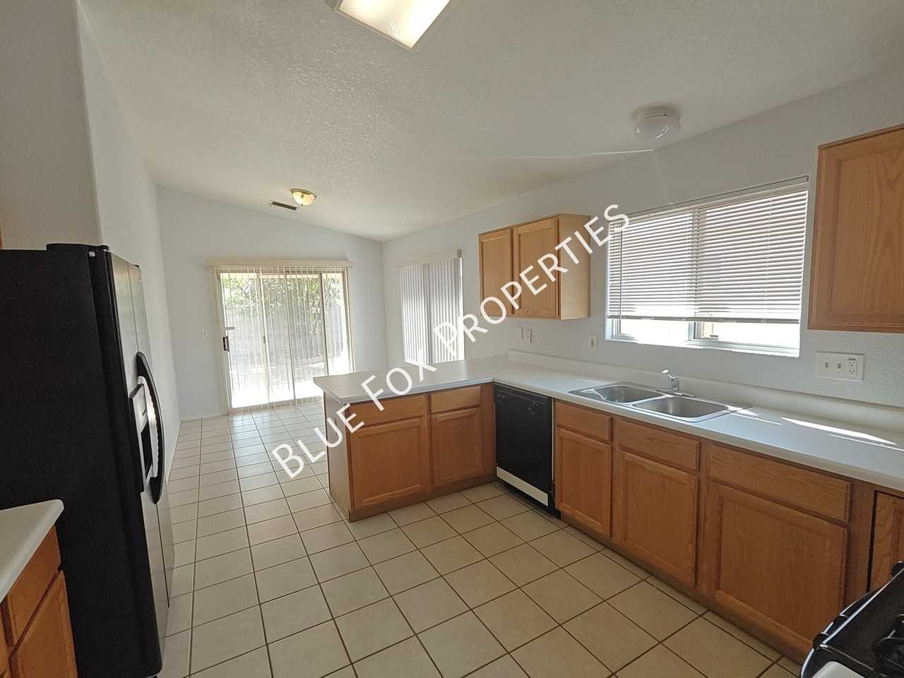 7960 S Lennox Ln - Photo 5 of 42