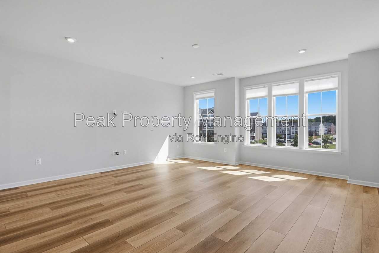 9256 Magellan Pkwy #B - Photo 3 of 31