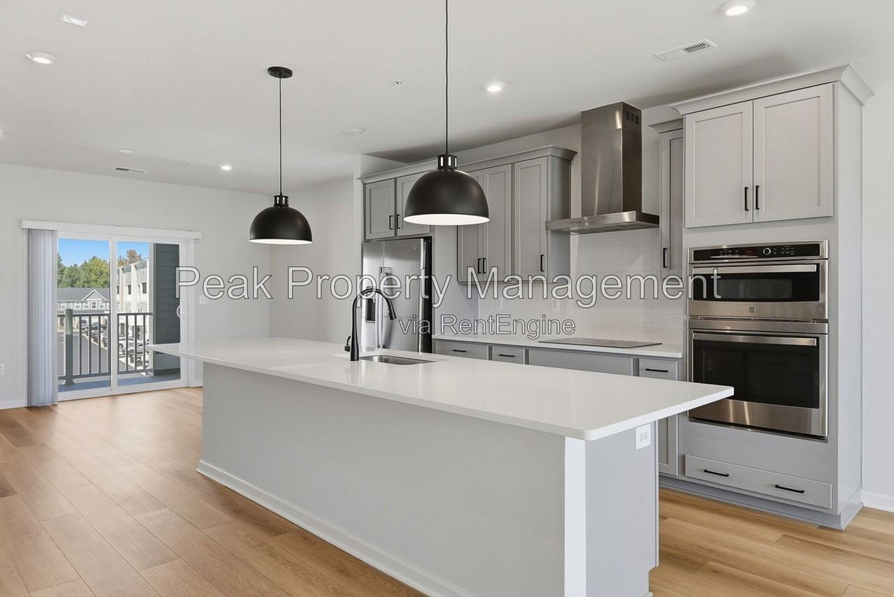 9256 Magellan Pkwy #B - Photo 6 of 31