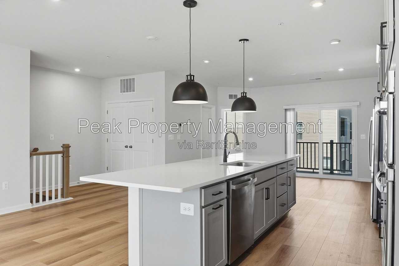 9256 Magellan Pkwy #B - Photo 7 of 31