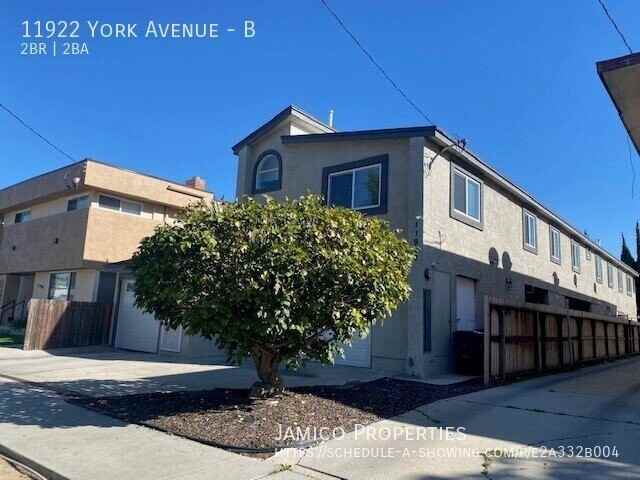 11922 York Ave #B - Photo 2 of 10