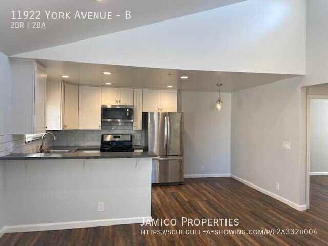 11922 York Ave #B - Photo 3 of 10
