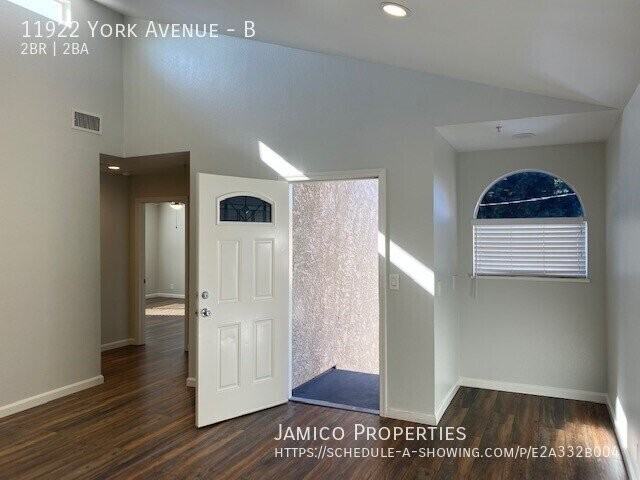 11922 York Ave #B - Photo 4 of 10