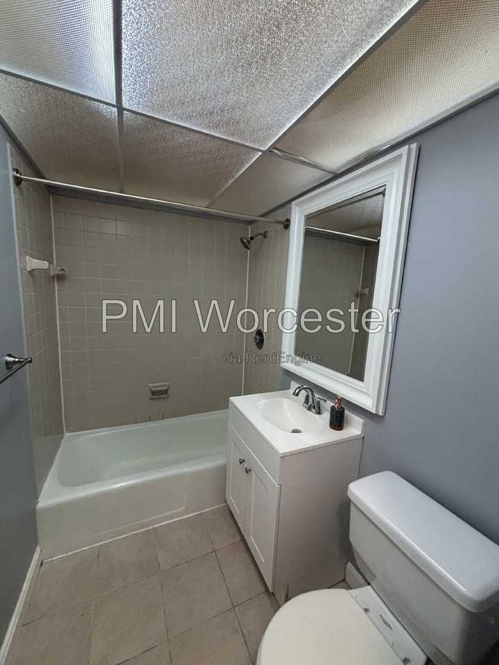 66 Shrewsbury Green Dr - Photo 5 of 15