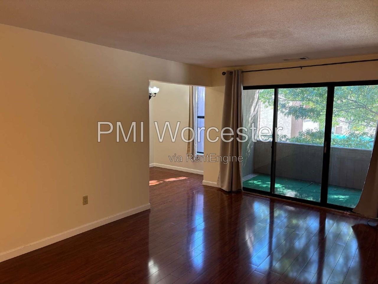 66 Shrewsbury Green Dr - Photo 7 of 15
