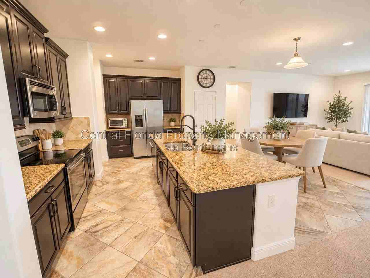 9861 Lenox St - Photo 4 of 19