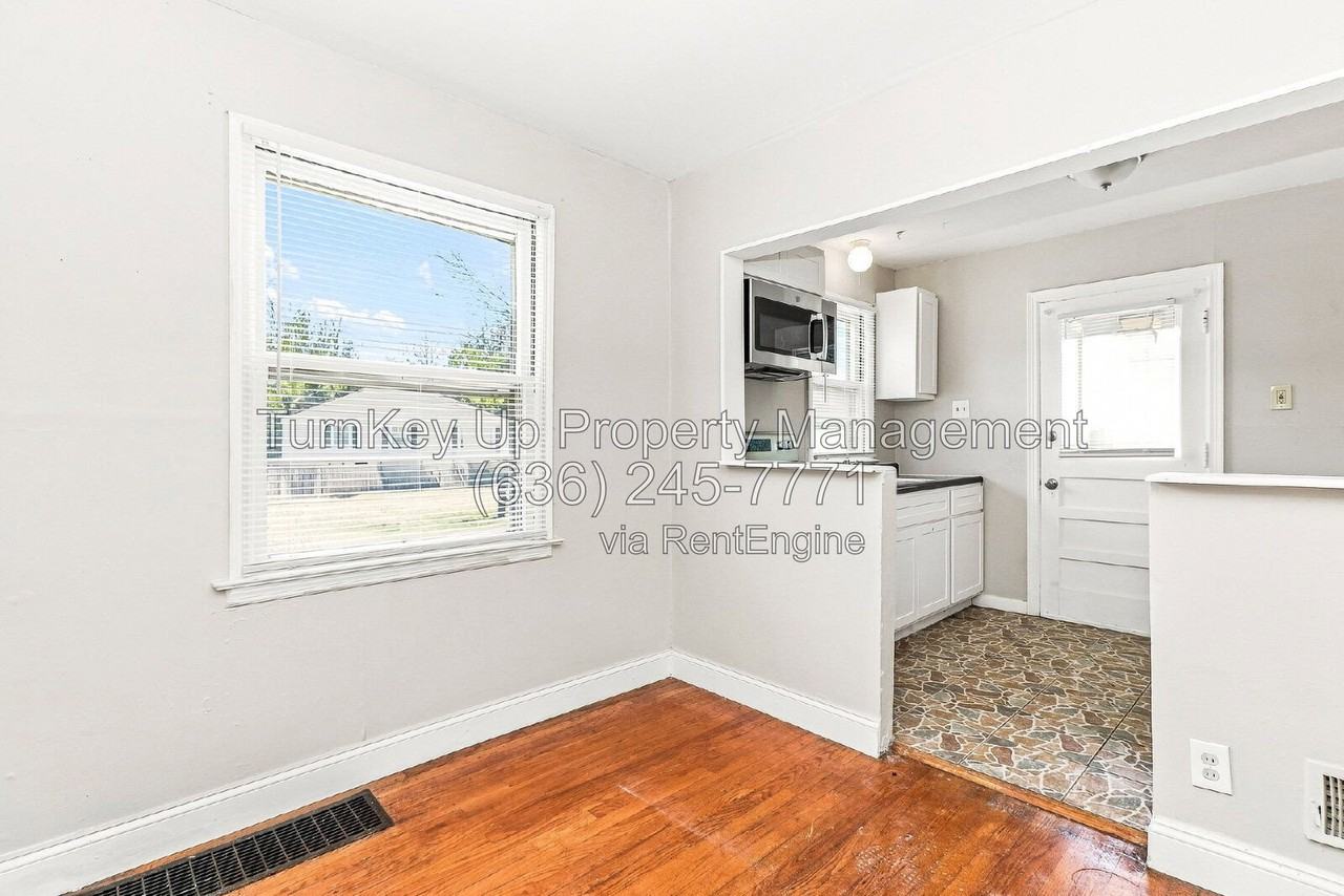 10175 Cloverdale Dr - Photo 2 of 18