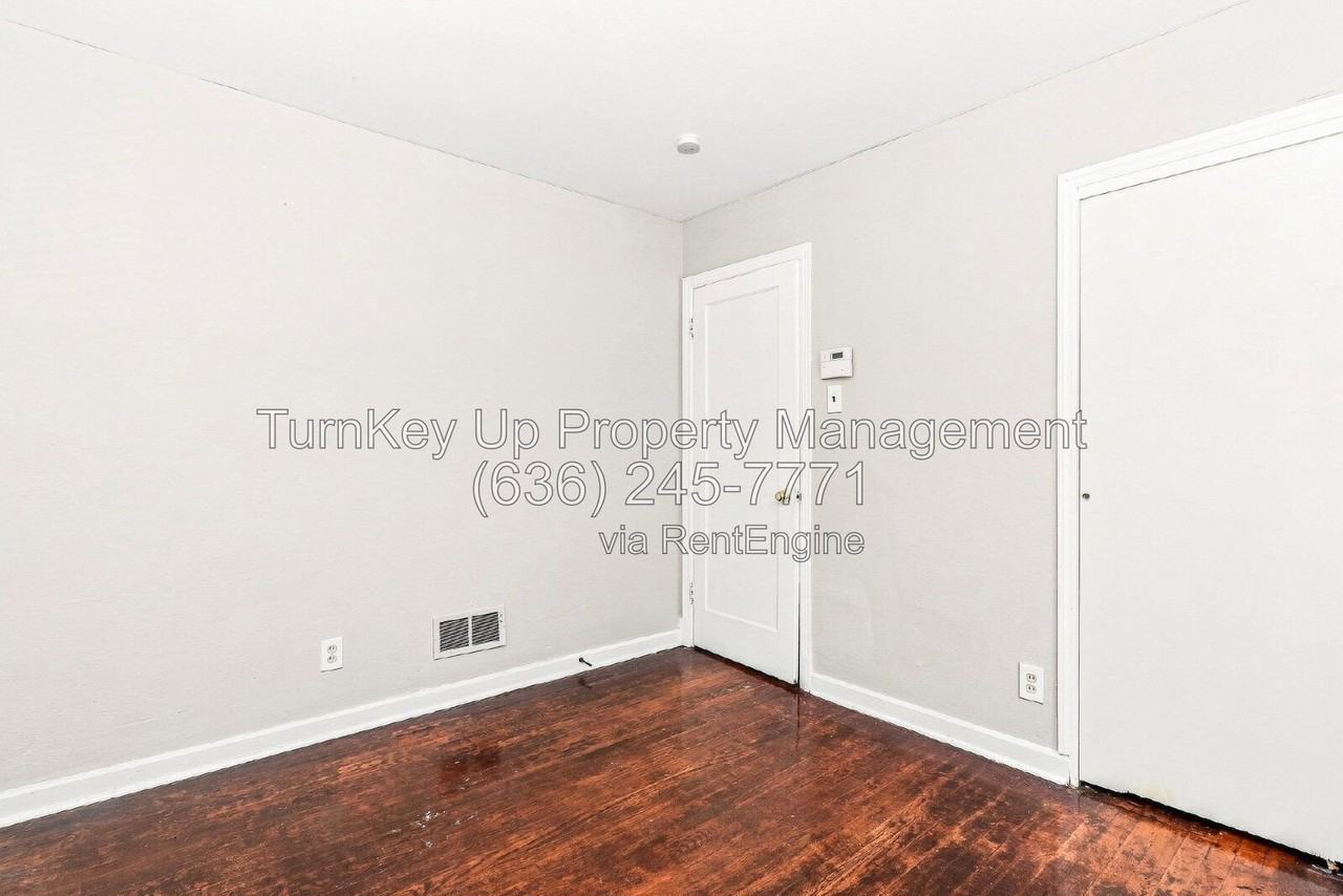 10175 Cloverdale Dr - Photo 6 of 18