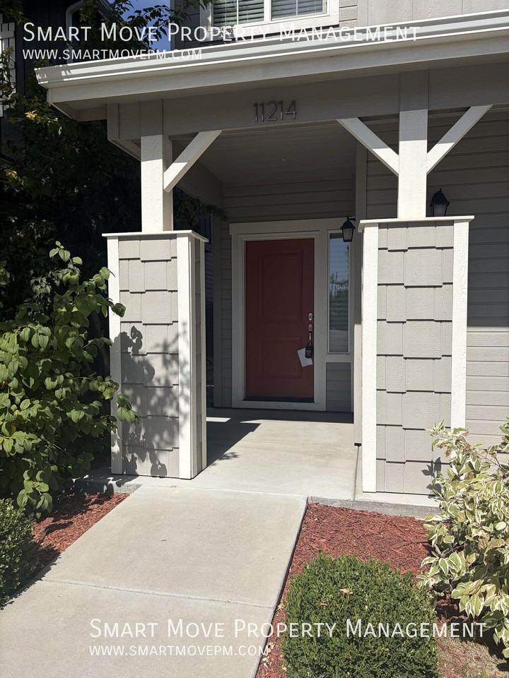 11214 W Race St - Photo 2 of 39