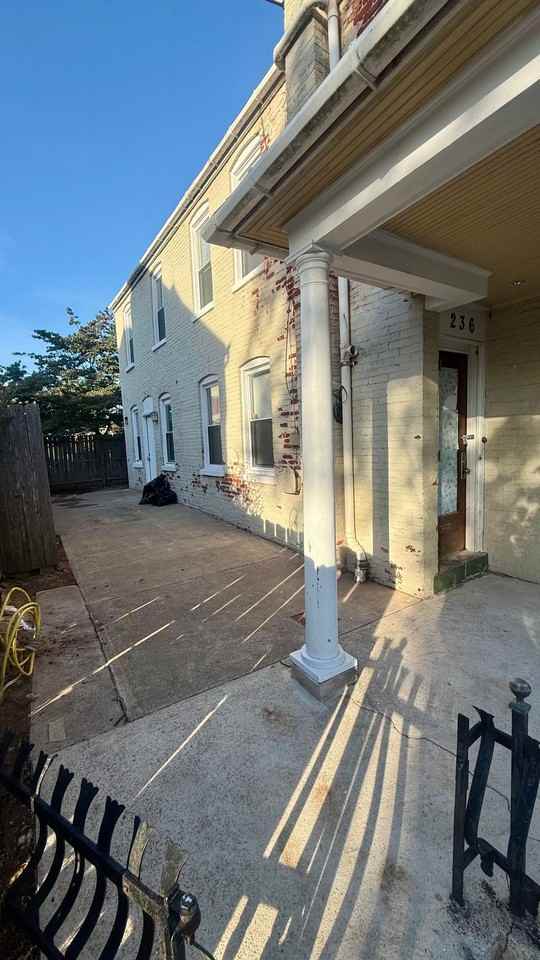 236 Laurel St - Photo 2 of 17
