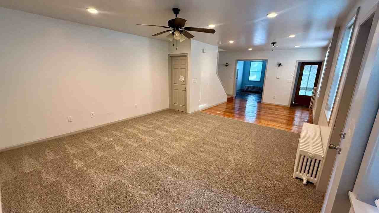 236 Laurel St - Photo 5 of 17