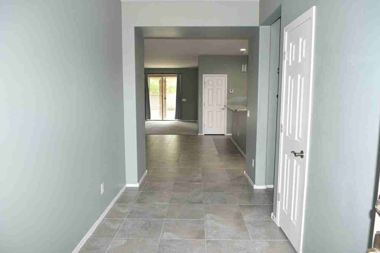 15611 W Westview Dr - Photo 3 of 21