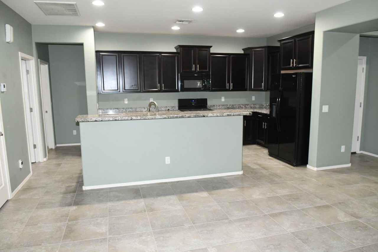 15611 W Westview Dr - Photo 7 of 21