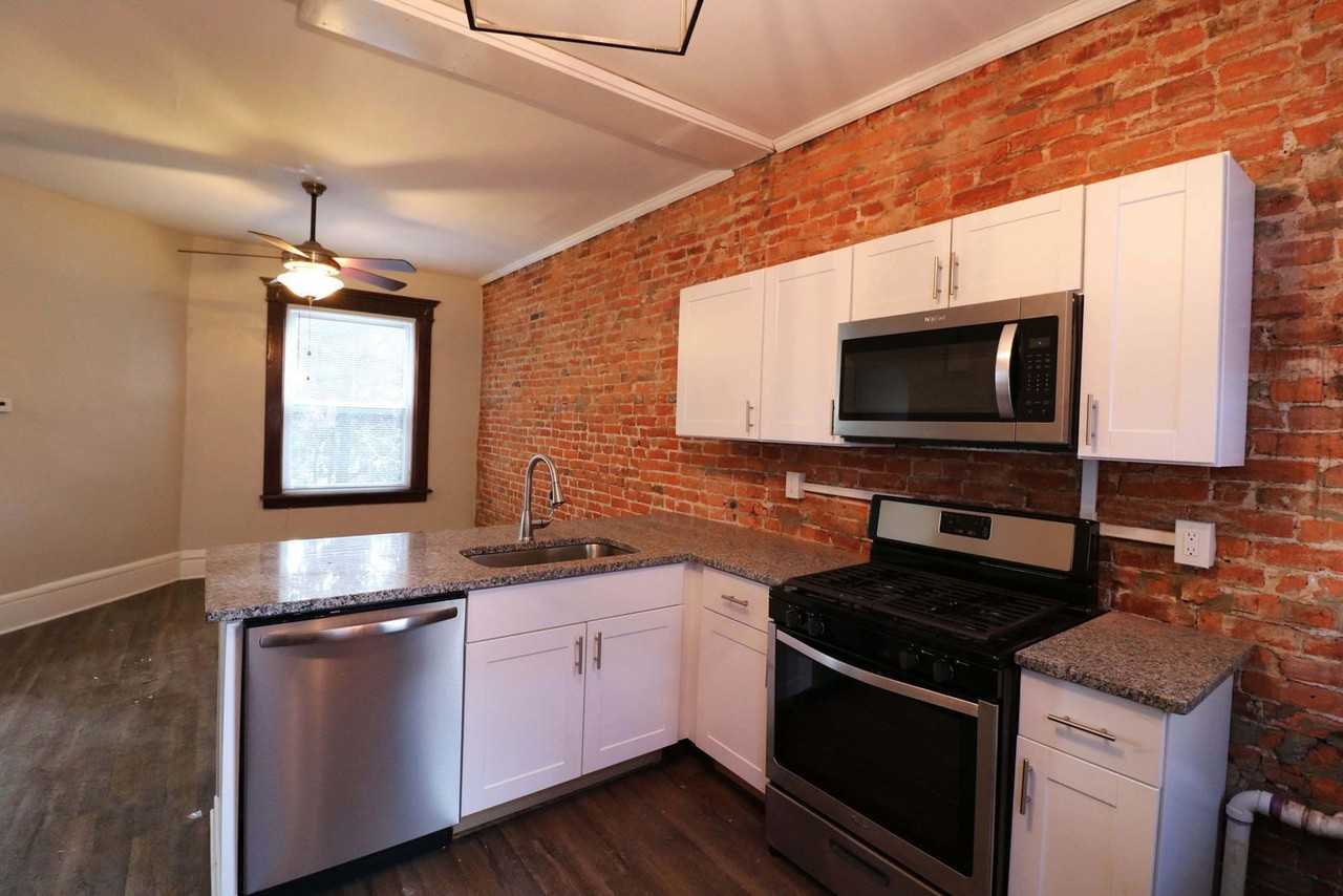 1603 Summit St - Photo 2 of 13